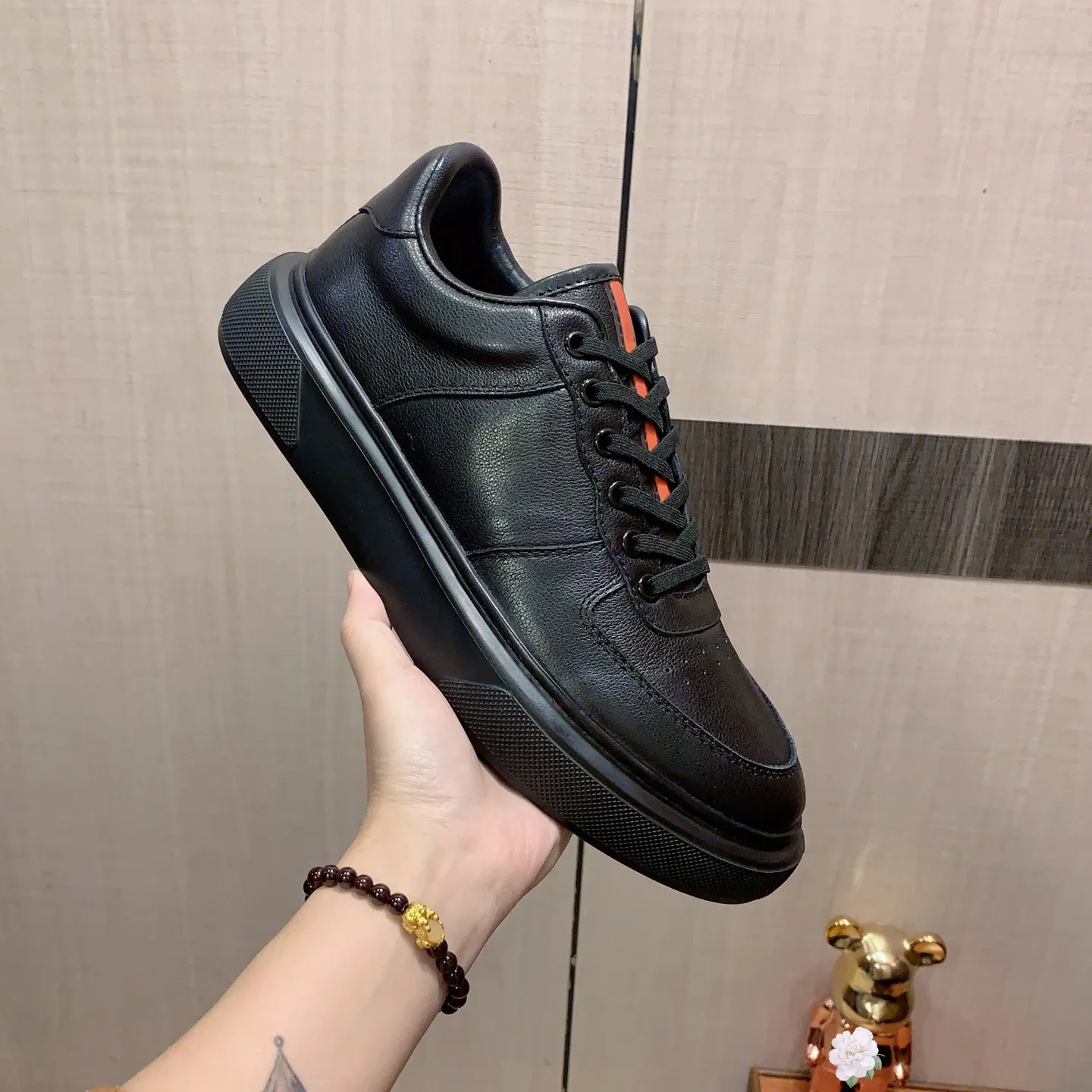 Men's men's shoes💰460💰💰🎩🎩[Lightning][Lightning] "PRADA*" The latest and most popular casual shoes, top brand [seduce] luxury ~ purchasing agency, top ~ quality. [Strong] The upper is made of imported breathable cowhide with material ➕ breathable sheepskin feet (•) and fine workmanship. The original stylish and stylish soft rubber wear-resistant and non-slip outsole is light and comfortable on the feet. The real thing looks better when photographed in person. 0128: Size: 38-44, 45 sizes can be customized, black, white